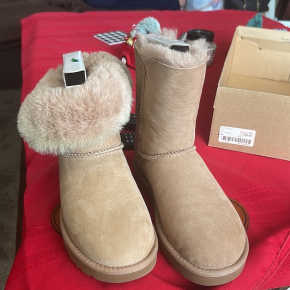 UGG Bailey Button - Picture 4 of 6